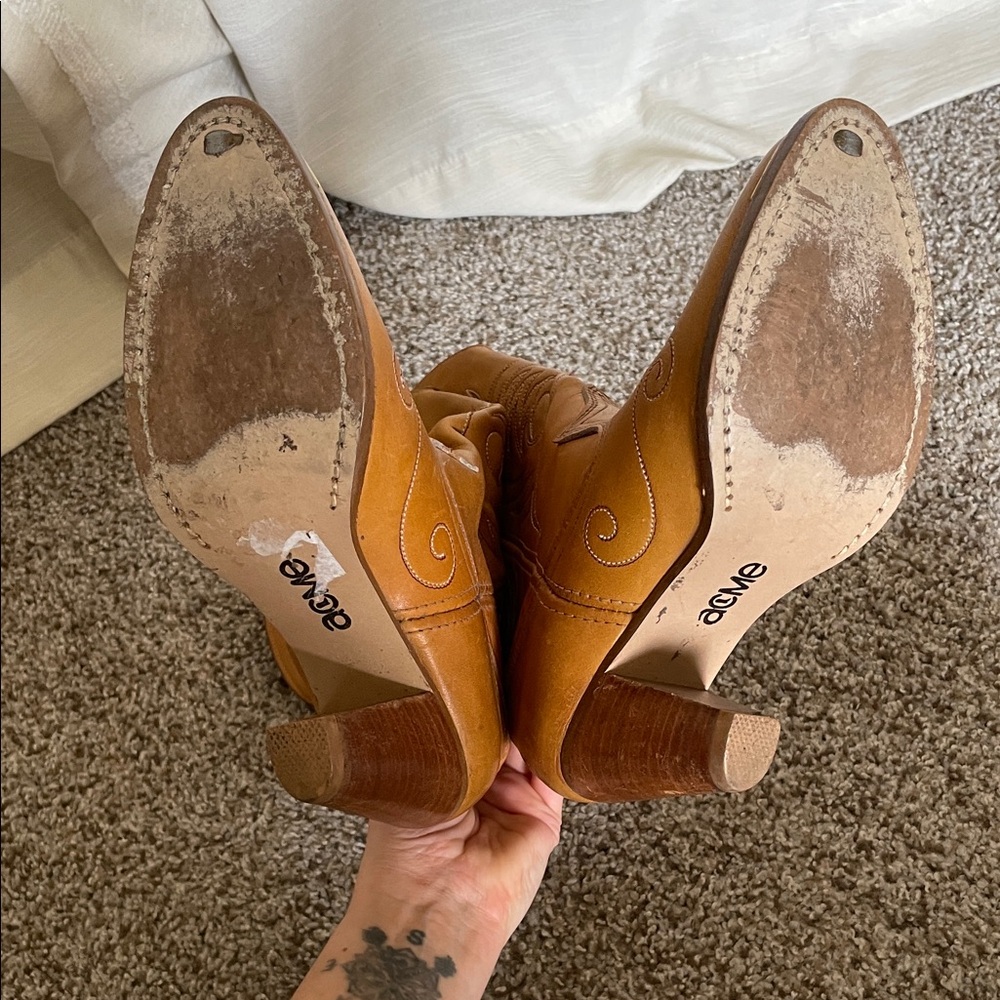 Vintage | Classic Tan Western Women's Cowboy Boots - Gorgeous Stitching Detail - Picture 5 of 8